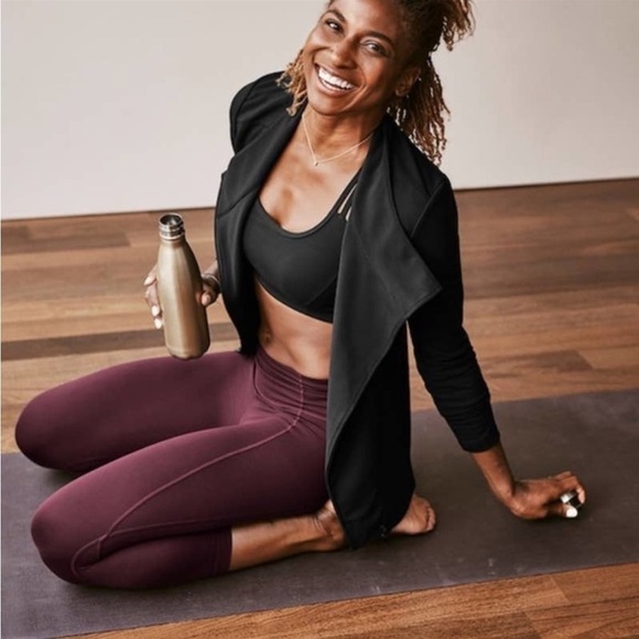 Athleta Salutation Capri Powervita in Cassis Flatlock Seams XS Wine Plum - Picture 2 of 9